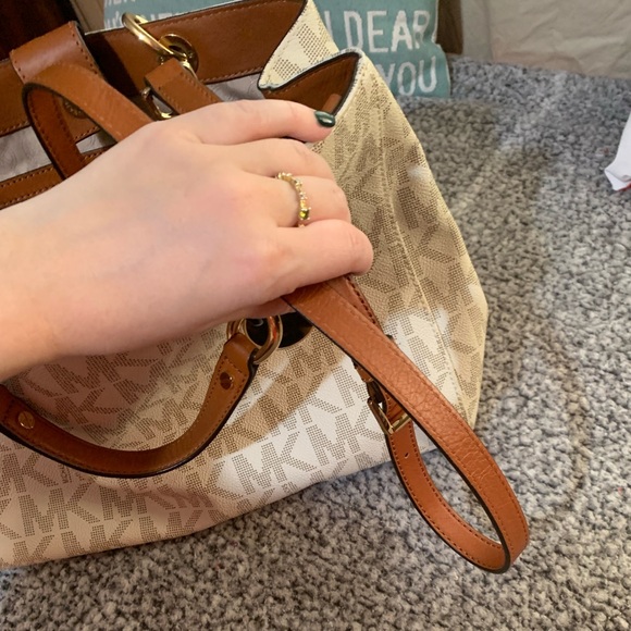 Michael Kors purse - Picture 5 of 12